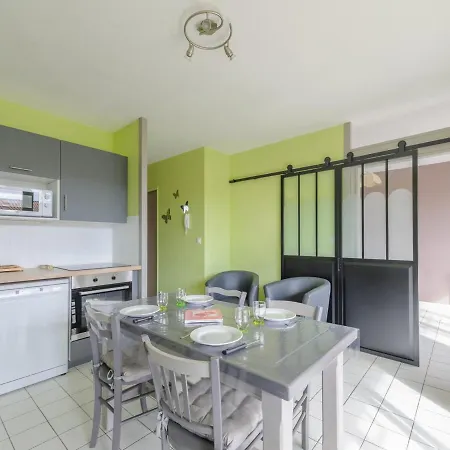 Apartment T2 Bis Avec Apercu Mer, Piscine, Parking Prive A 100m - - Fr-1-535-29