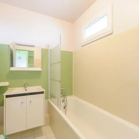 Apartment T2 Bis Avec Apercu Mer, Piscine, Parking Prive A 100m - - Fr-1-535-29 *